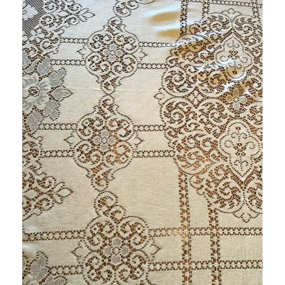 VTG Oval Lace Tablecloth 86